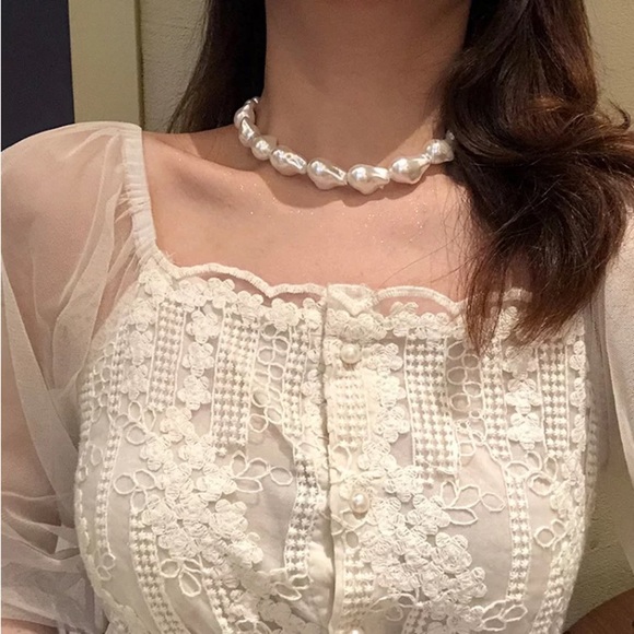 🌟 Big Baroque White Simulated Chocker Necklace - Picture 2 of 7